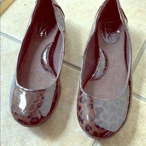 boc flat animal print shoes